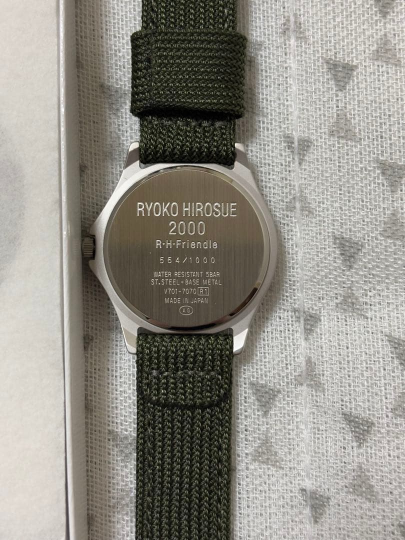 広末涼子 写真集 スタンド ／シリアルナンバー入り腕時計ෆプロフ要確認