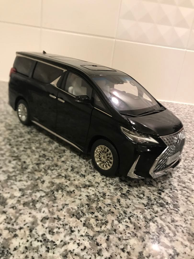 【新品未使用】LEXUSレクサスLM300h ブラック1：18 ミニカー