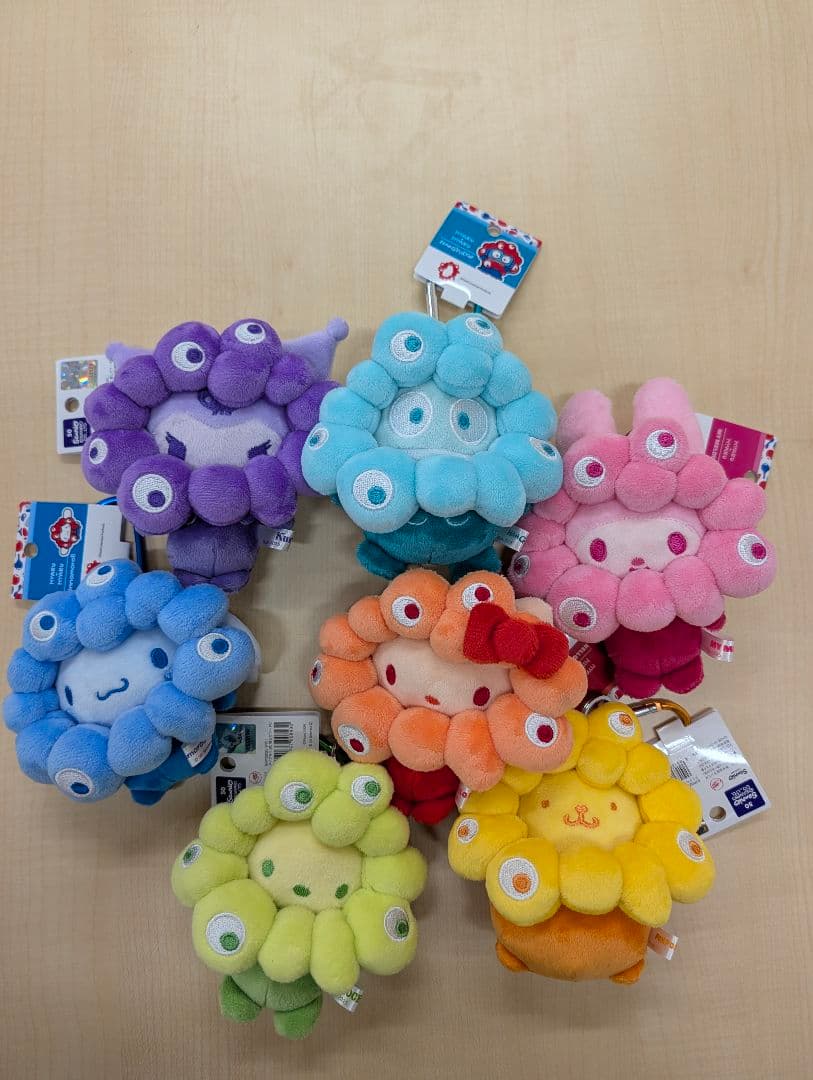 ミャクミャク×サンリオ　推しカラー BCカラビナ　各1個ずつ　コンプセット