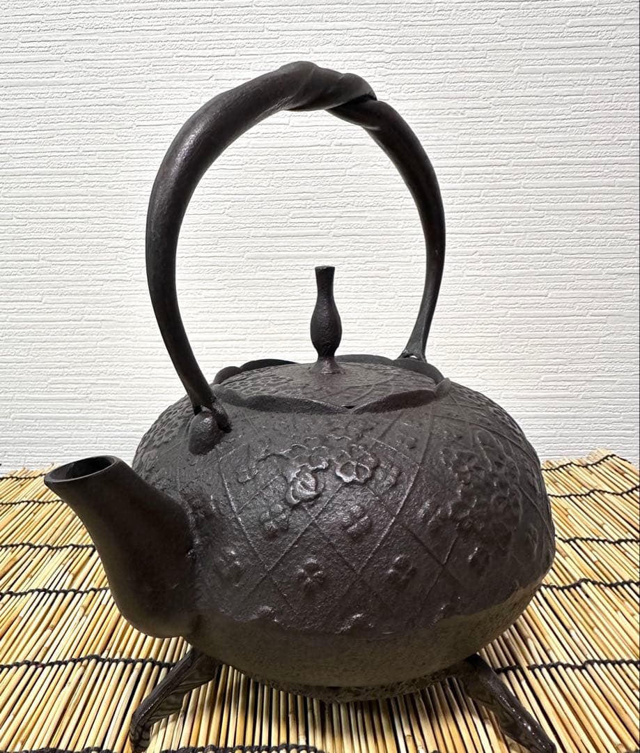 未使用品、栞付　岩手県奥州 佐秋鋳造所 佐藤守巨造 真作保証　南部鉄瓶 南部鉄器