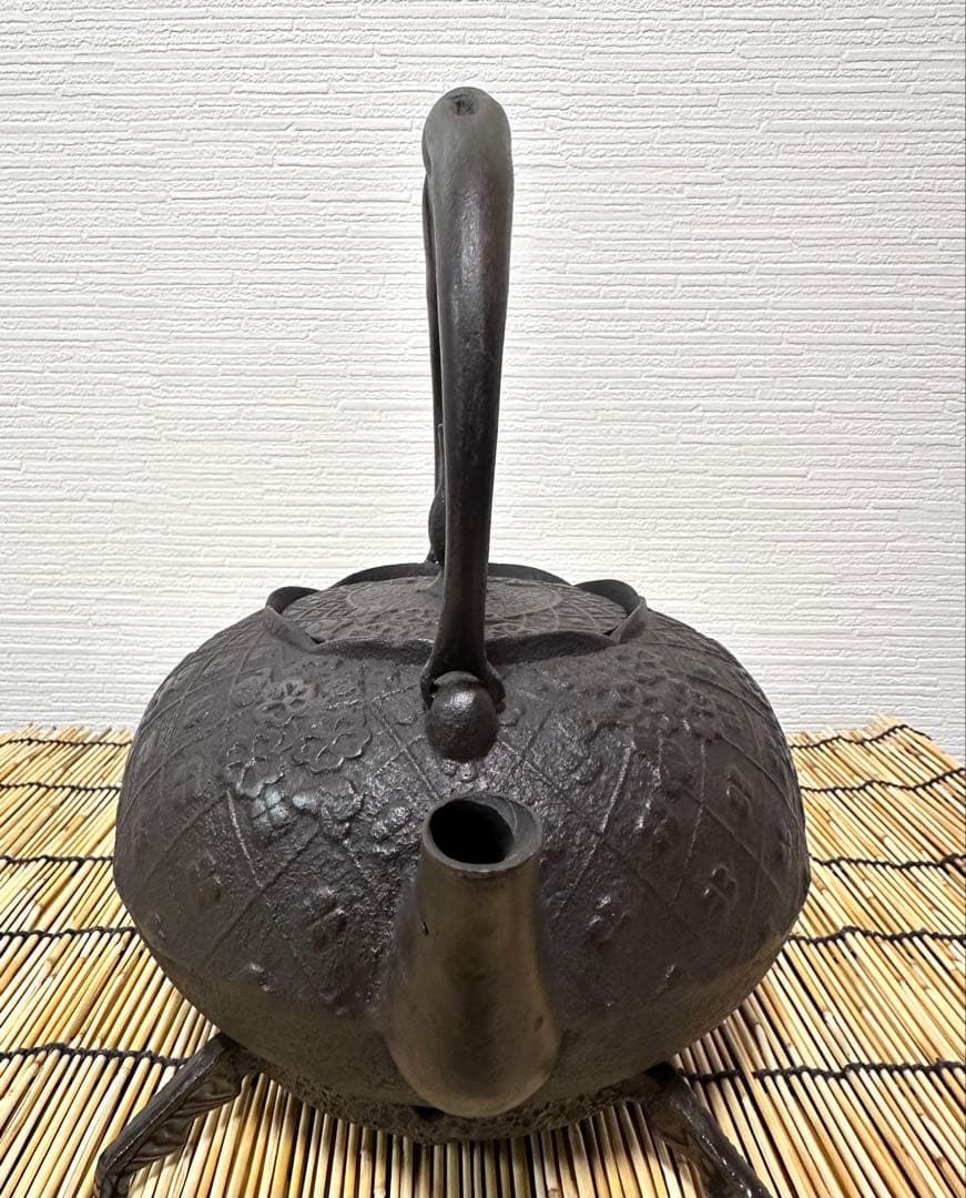 未使用品、栞付　岩手県奥州 佐秋鋳造所 佐藤守巨造 真作保証　南部鉄瓶 南部鉄器