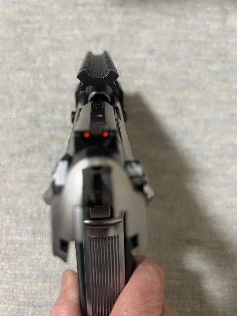 ウエスタンアームズ ベレッタ ガスガン シルバー/ブラック レール付き