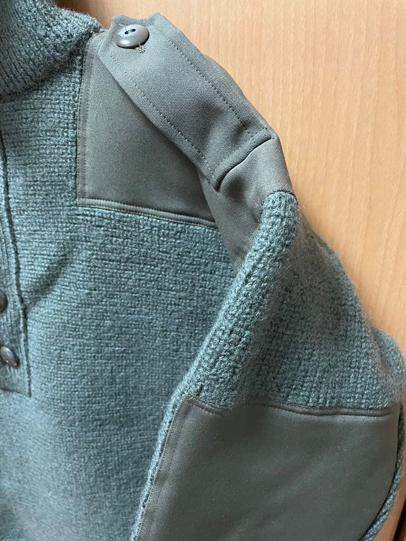 オーストラリア軍セーターschurwolle  HEERESEIGENTUM