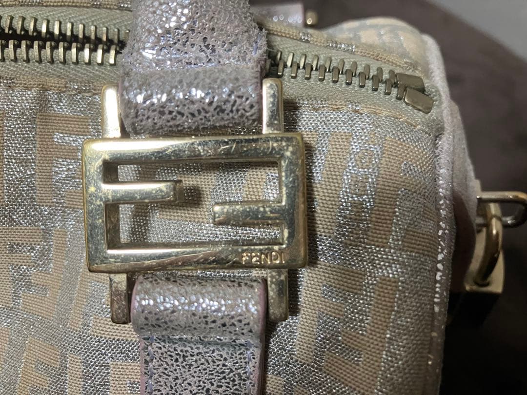 激レア　FENDI ロゴ入り ピンクゴールド　ハンドバッグ