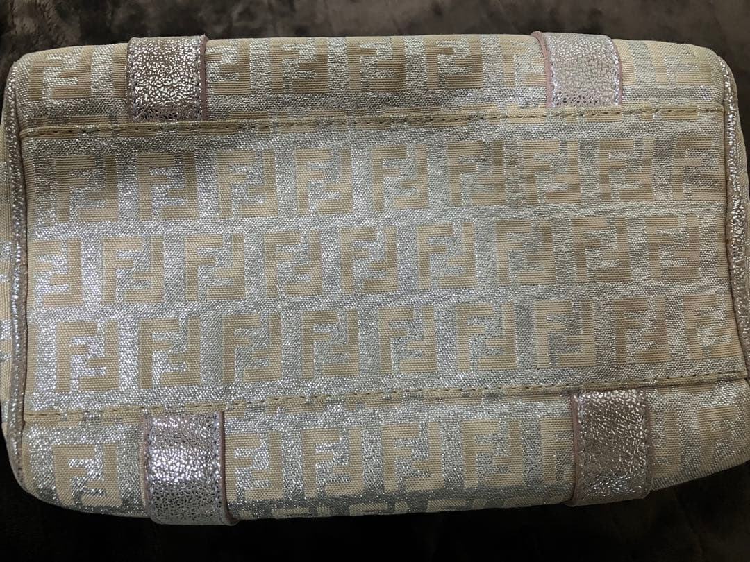 激レア　FENDI ロゴ入り ピンクゴールド　ハンドバッグ