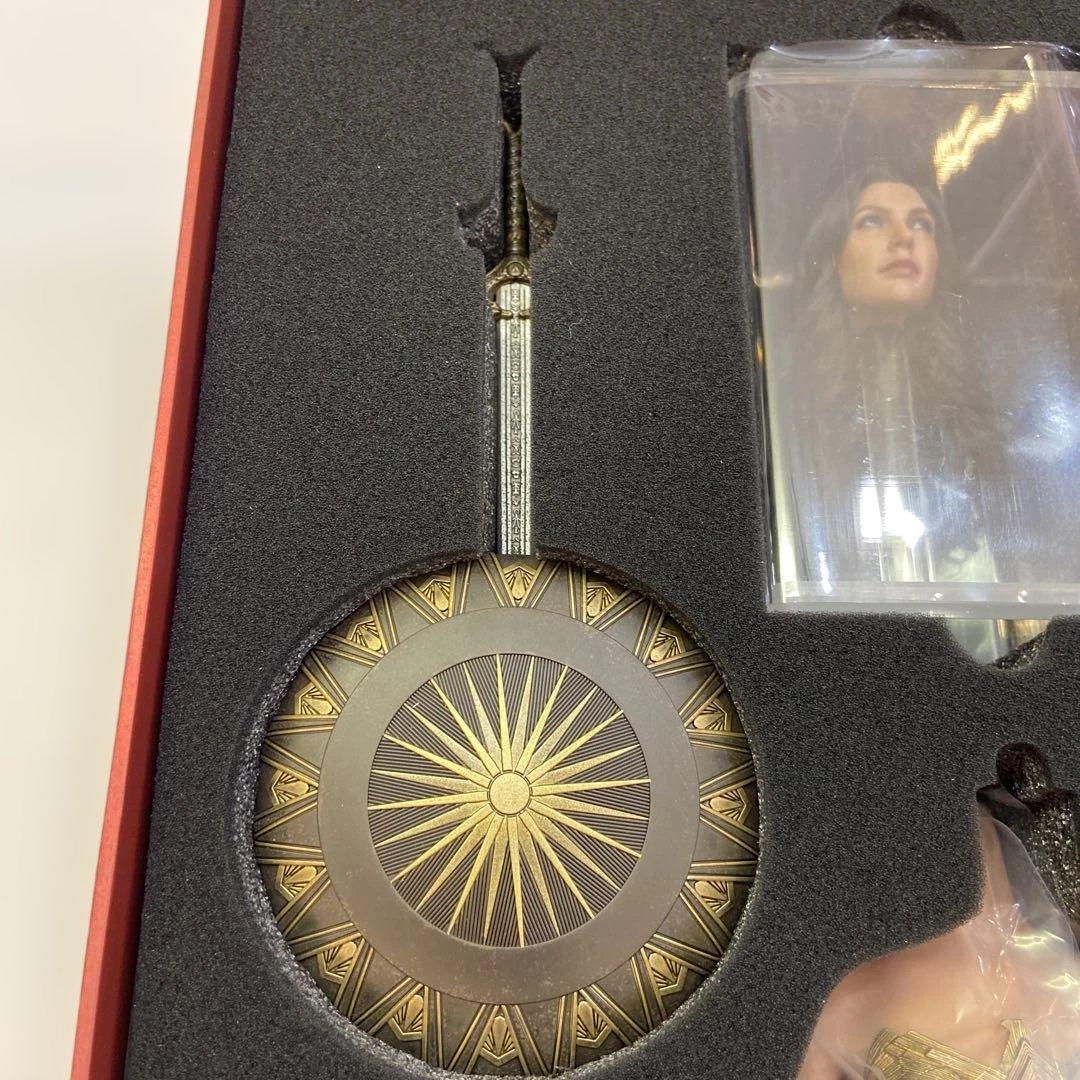 【未使用品】ホットトイズ ワンダーウーマン ワーナー100周年 MMS698