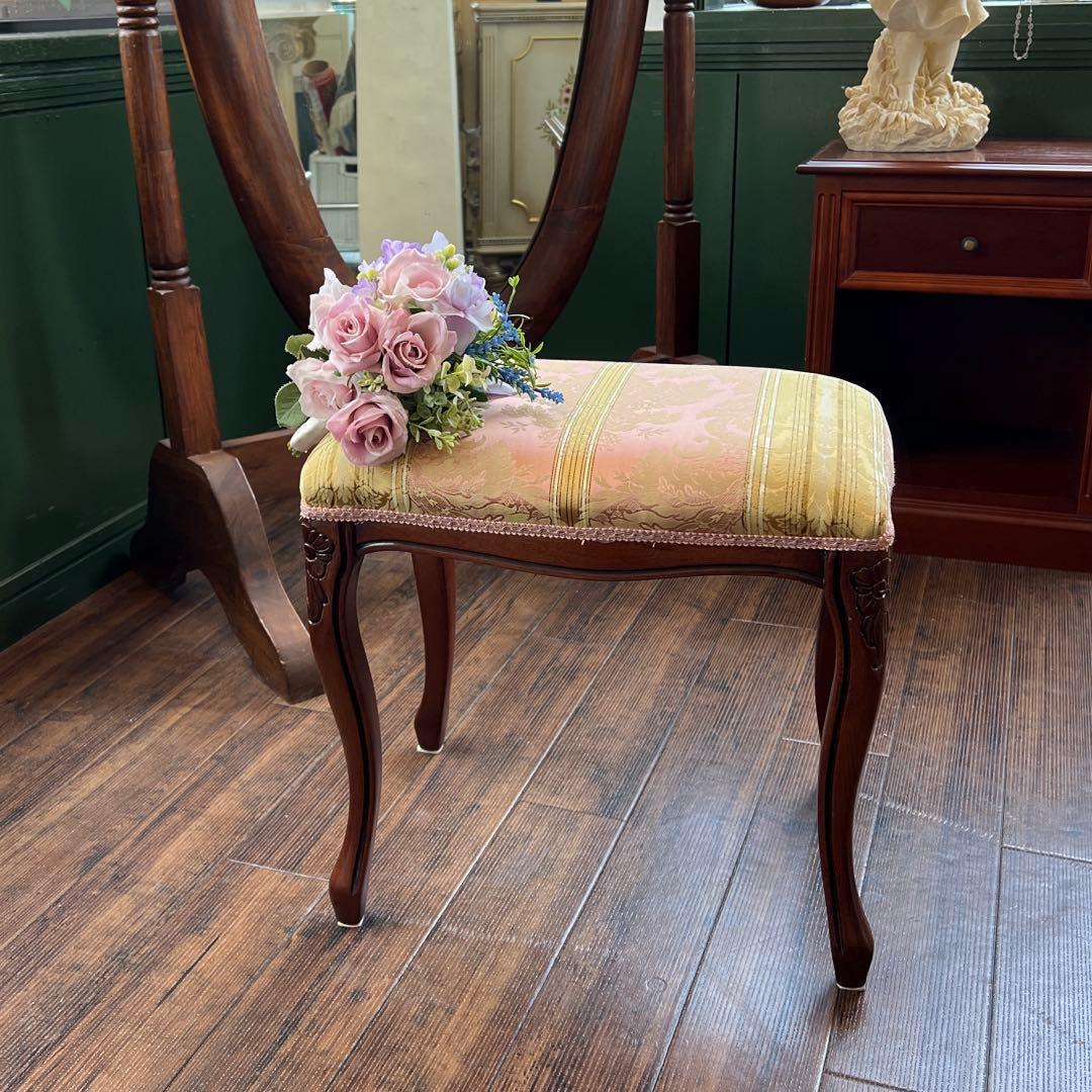 k546r121 イタリア製 クラシカルオットマン・スツール 猫脚家具 ピンク系