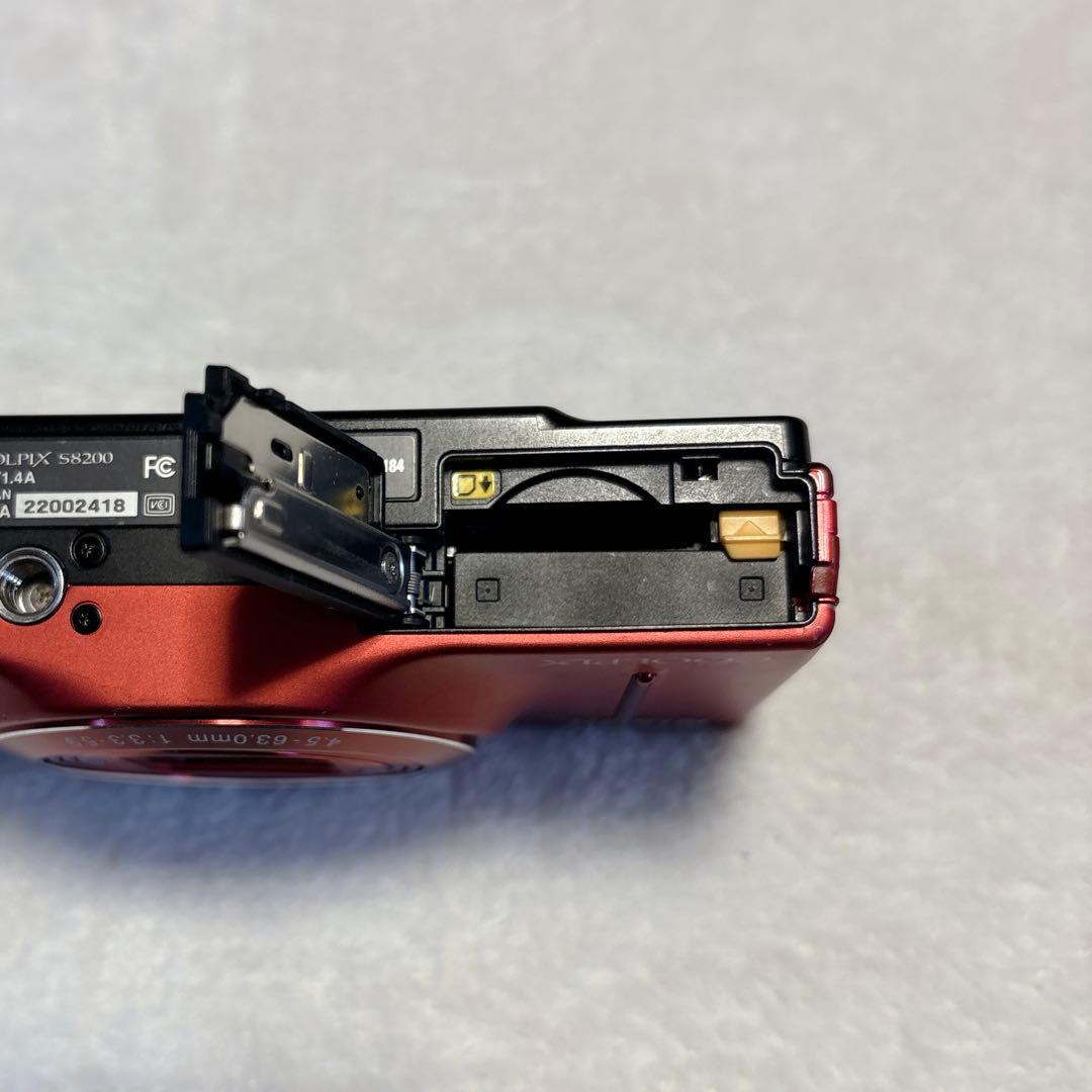 Nikon COOLPIX S8200 レッド