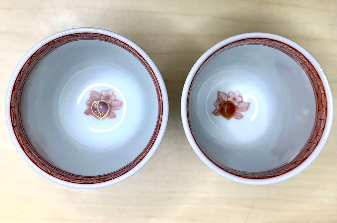 山本芳岳作　九谷焼　赤江繊描桃文杯　馬上杯　金彩　祥瑞　京焼　京紋