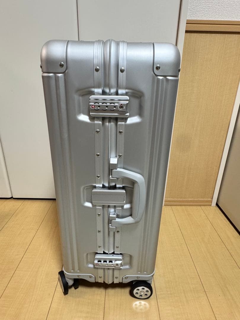 【未使用】非売品　メルセデスベンツ　キャリーケース　シルバー　65L