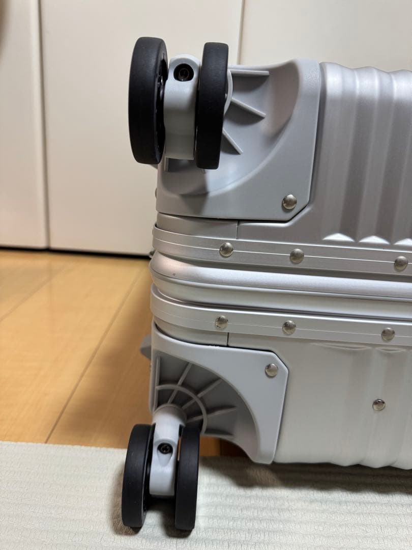 【未使用】非売品　メルセデスベンツ　キャリーケース　シルバー　65L