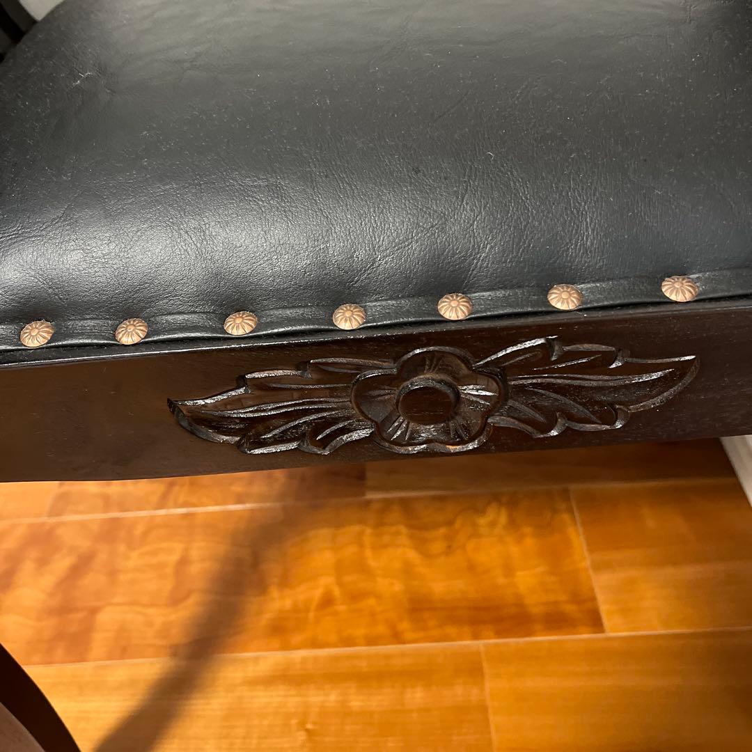 アジアンスタイル 黒い木製スツール　サロン風