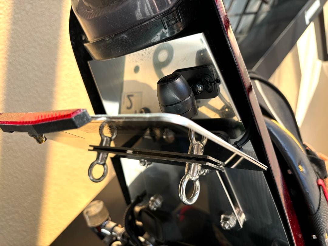 スペース　ポリッシュナンバー敷板とフェンダーレスブラケット