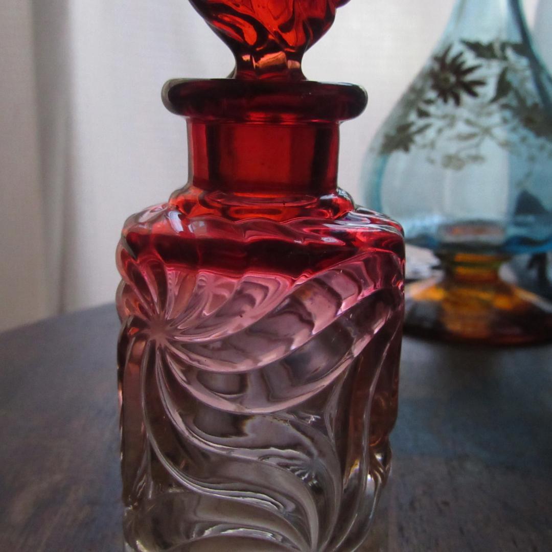 オールドバカラ　1890年頃「ROSACES　MULTIPLES」　香水瓶