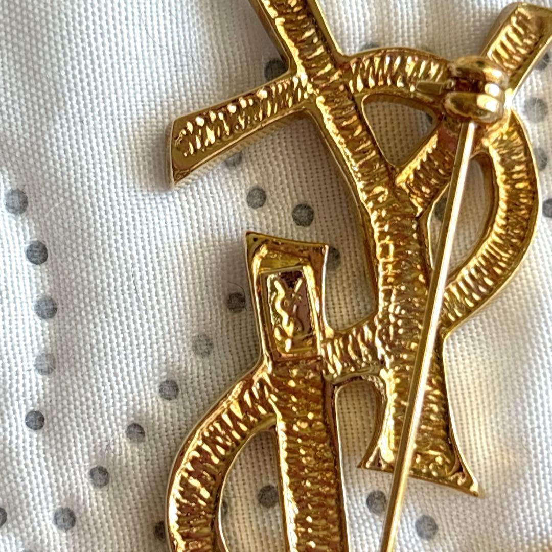 極美品 イヴサンローラン ブローチ カサンドラ ロゴ YSL ゴールド 人気