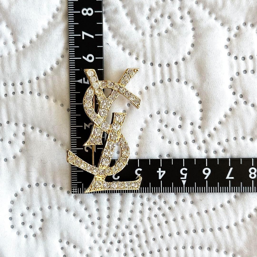 極美品 イヴサンローラン ブローチ カサンドラ ロゴ YSL ゴールド 人気
