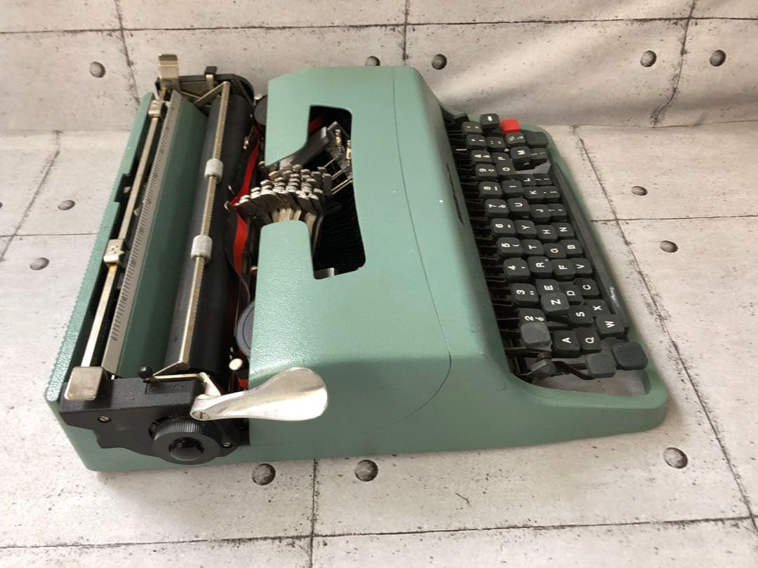 Olivetti タイプライター　lettera 32 ジャンク品(L129)