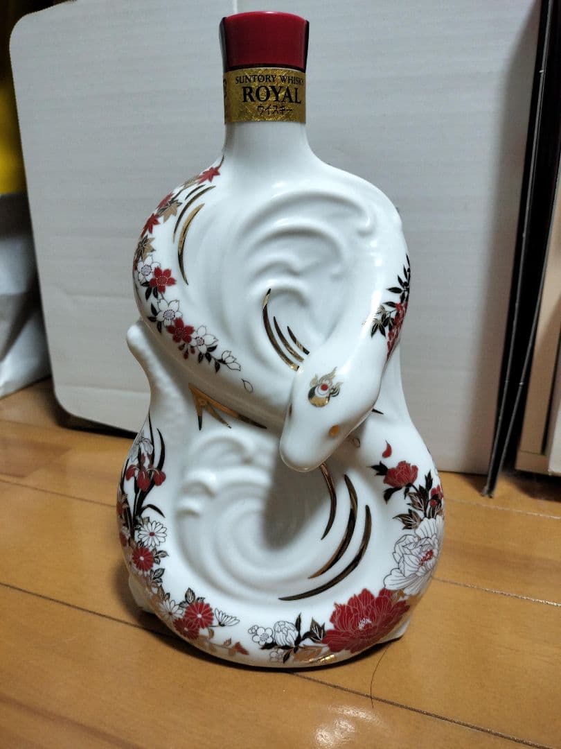 サントリーウイスキーローヤル　巳歳2025 干支ボトル　箱付き　未開封