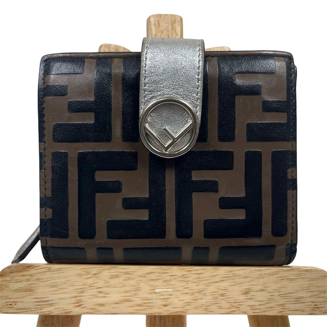 フェンディ　折り財布　FFロゴ　エンボス　ズッカ総柄　ラウンドファスナー　レザー