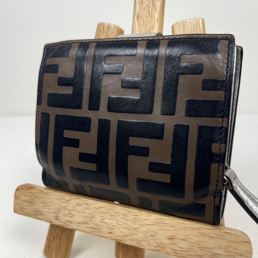 フェンディ　折り財布　FFロゴ　エンボス　ズッカ総柄　ラウンドファスナー　レザー
