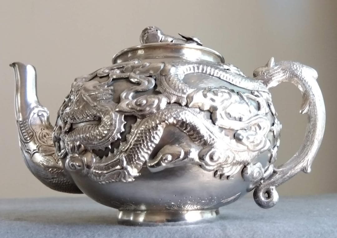 北京工芸品公司　銀製伝統雲龍紋唐獅子摘酒器　288gram高110長175mm