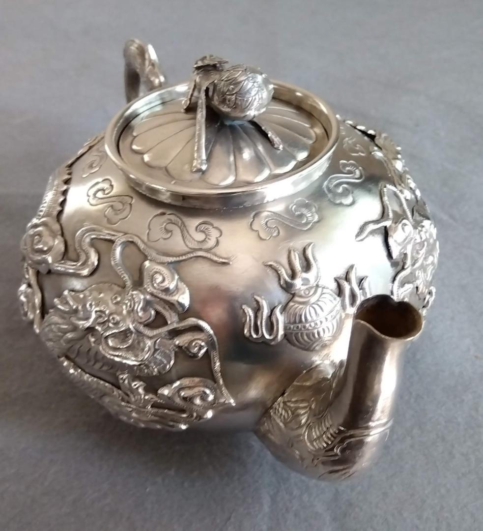 北京工芸品公司　銀製伝統雲龍紋唐獅子摘酒器　288gram高110長175mm