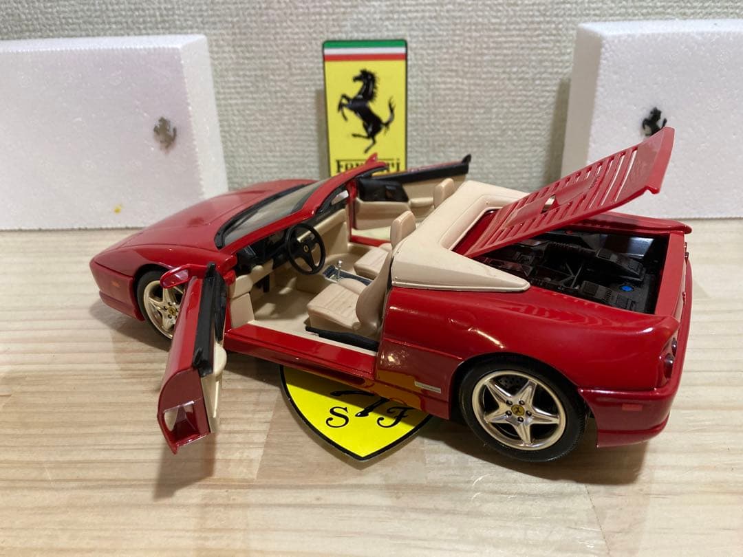 ミニカー FERRARI F 355 SPIDER 1:18