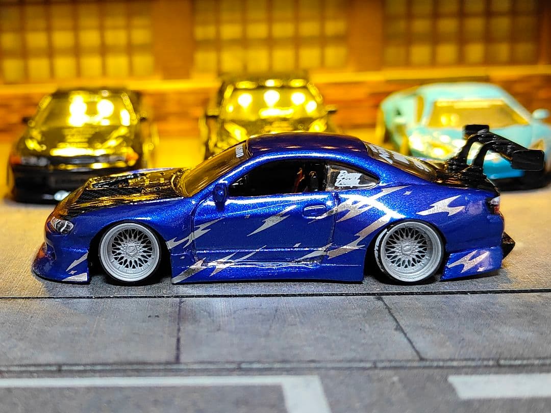 ホットウィールカスタム 日産 s15 フルエアロ ドリ車 深リムトミカ改造紫
