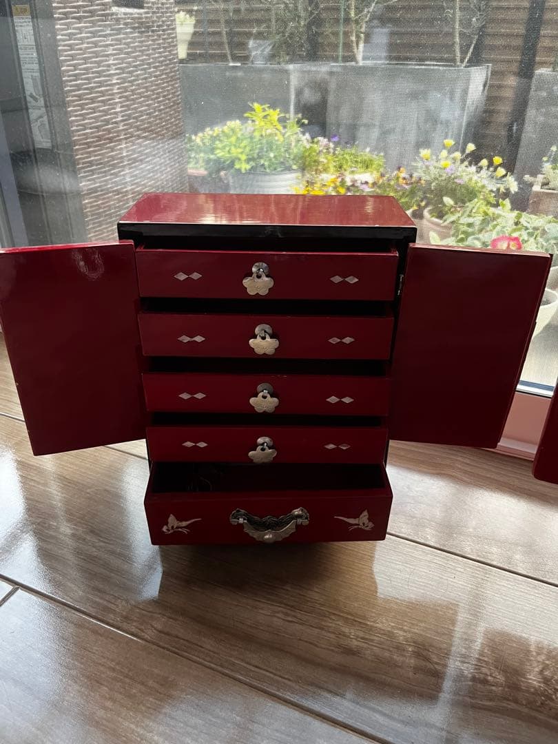 ◆韓国螺鈿細工 カギ付き 小物入れ 宝石箱 漆器 木製 引き出し (2つ)