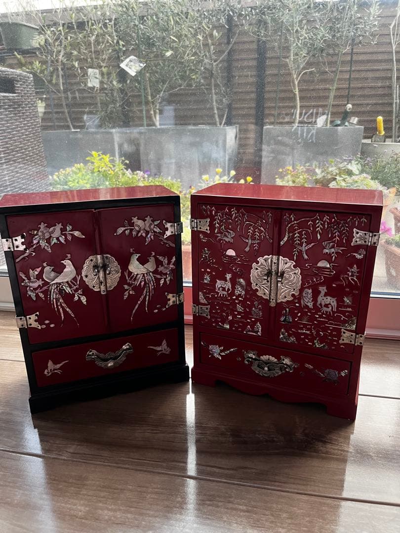 ◆韓国螺鈿細工 カギ付き 小物入れ 宝石箱 漆器 木製 引き出し (2つ)