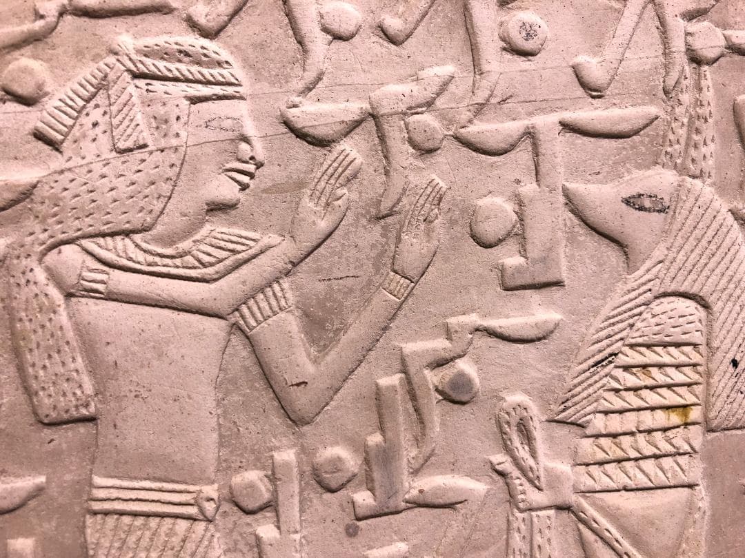 【 エジプト壁画彫刻 】　石灰岩断片　コレクター放出