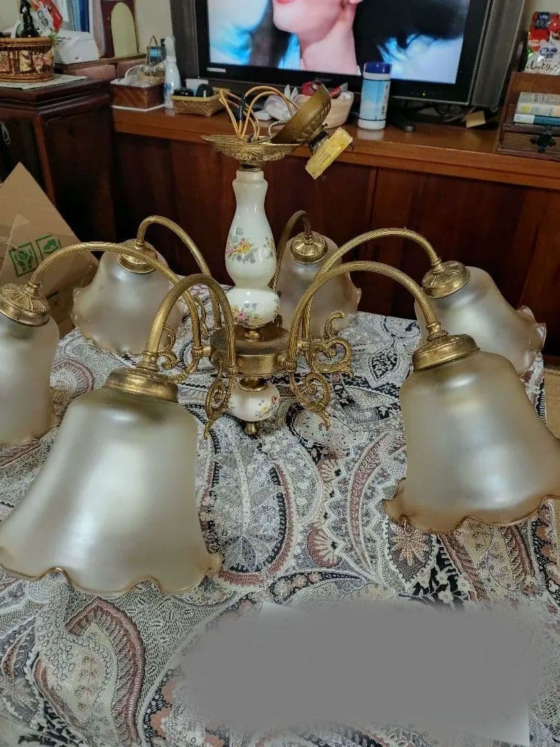 フラワーモチーフ6灯シャンデリア 必ずコメントをごらんください