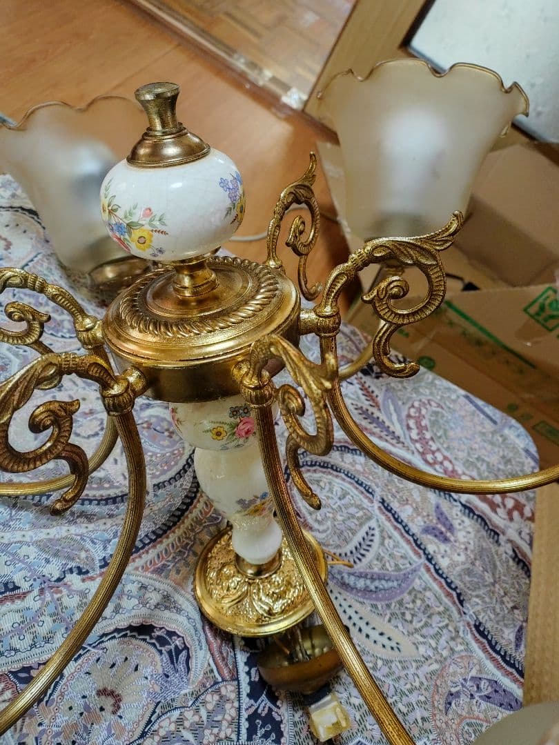 フラワーモチーフ6灯シャンデリア 必ずコメントをごらんください