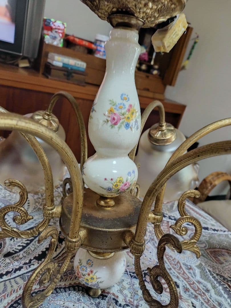 フラワーモチーフ6灯シャンデリア 必ずコメントをごらんください