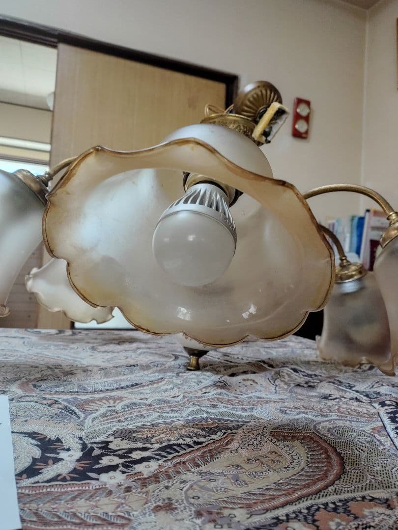 フラワーモチーフ6灯シャンデリア 必ずコメントをごらんください