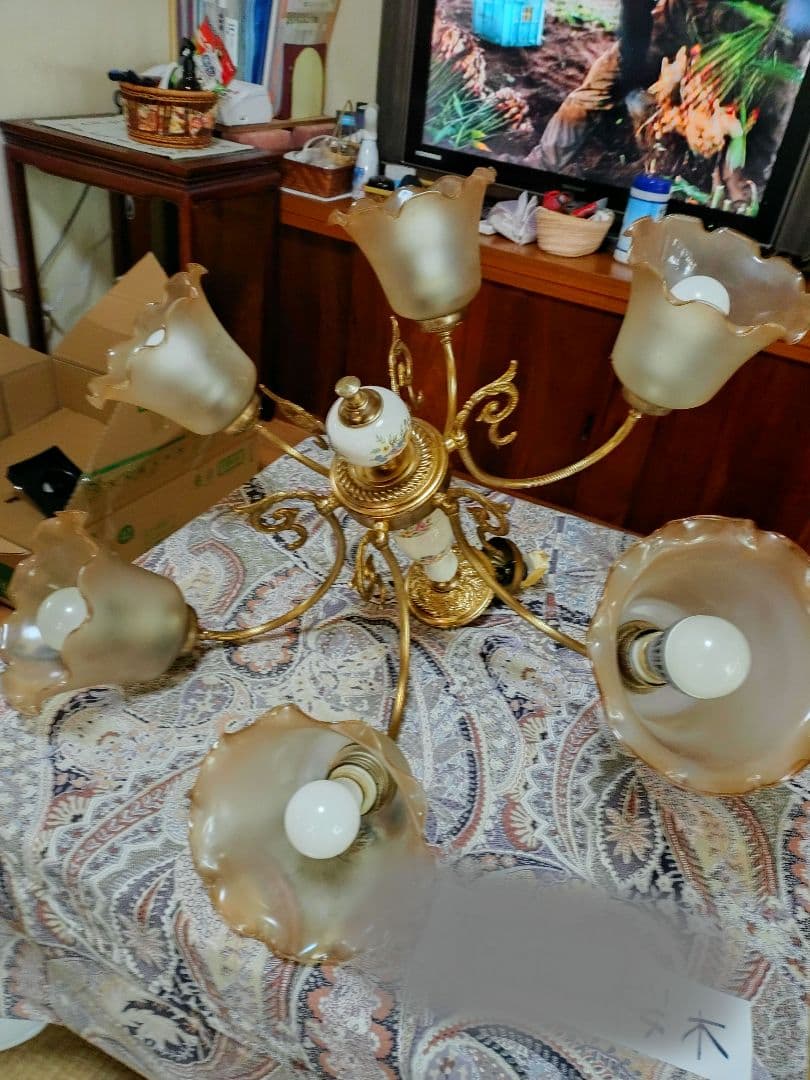 フラワーモチーフ6灯シャンデリア 必ずコメントをごらんください