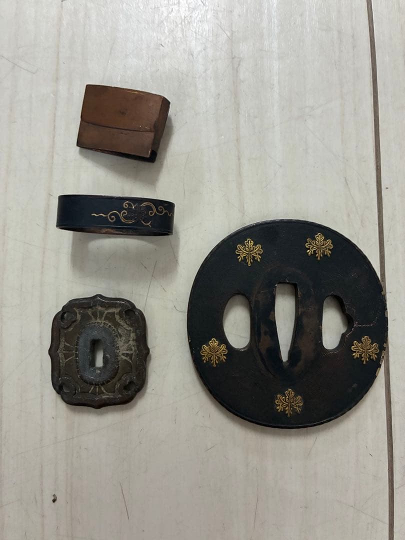 装飾鍔(つば) 金色模様