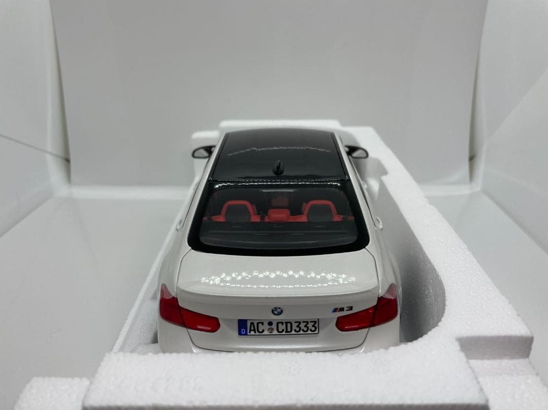 304-035 ノレブ 1/18 BMW M3 Competition 2017