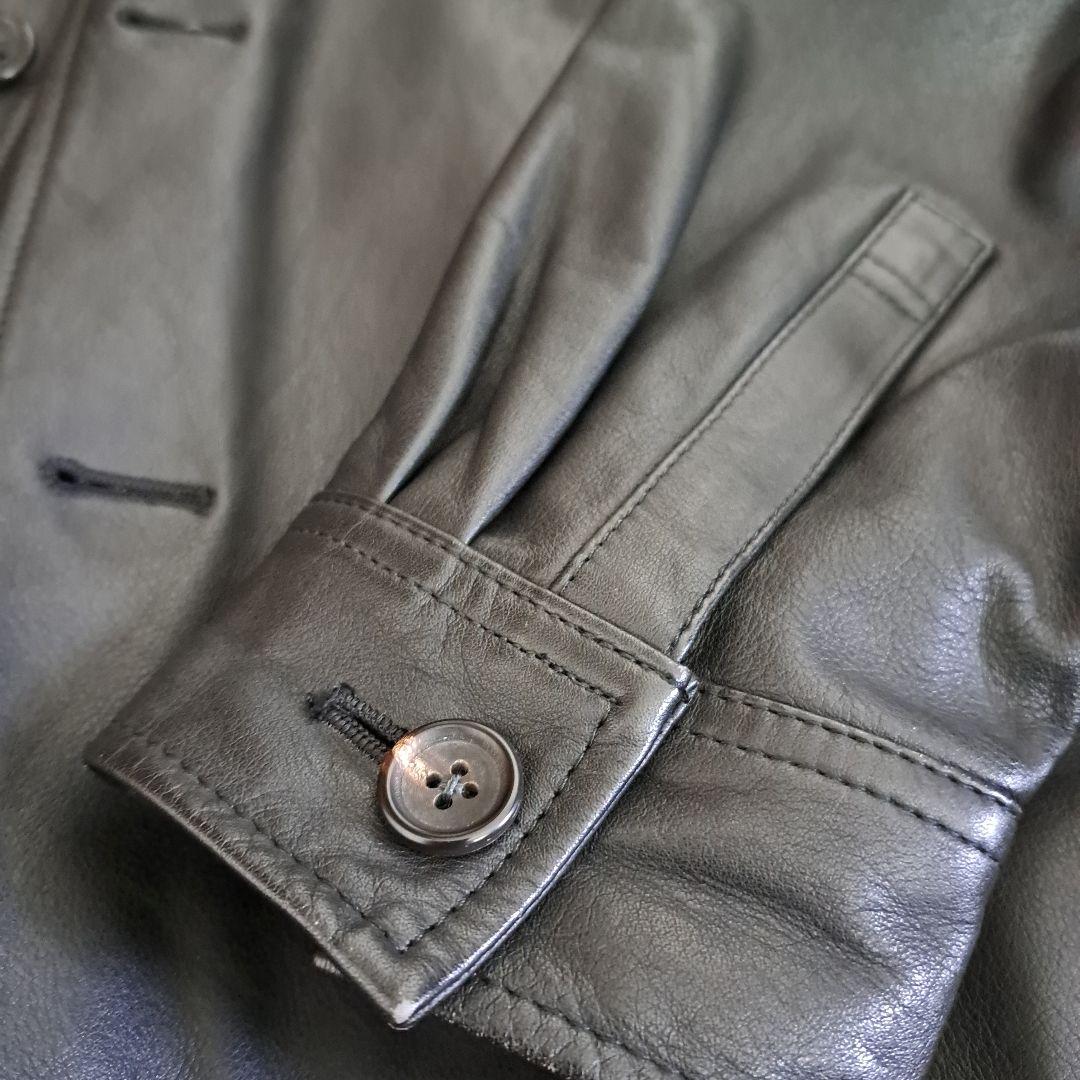 黒レザージャケット ボタン留め 襟付き