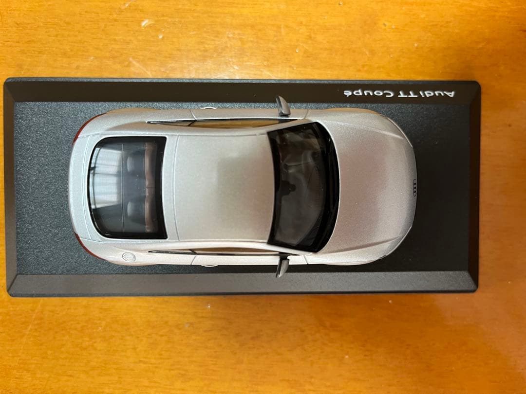 Audi TT Coupé ミニカー 1/43 スケール シルバー
