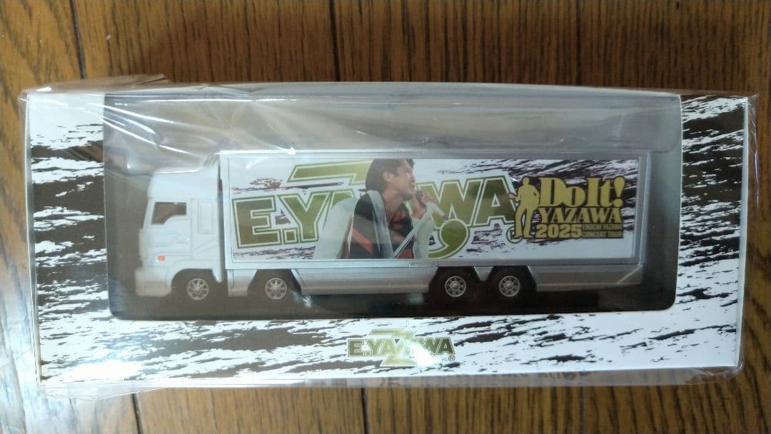 矢沢永吉(Do it!2025) スペシャルビーチタオル&トランポ型ミニカー