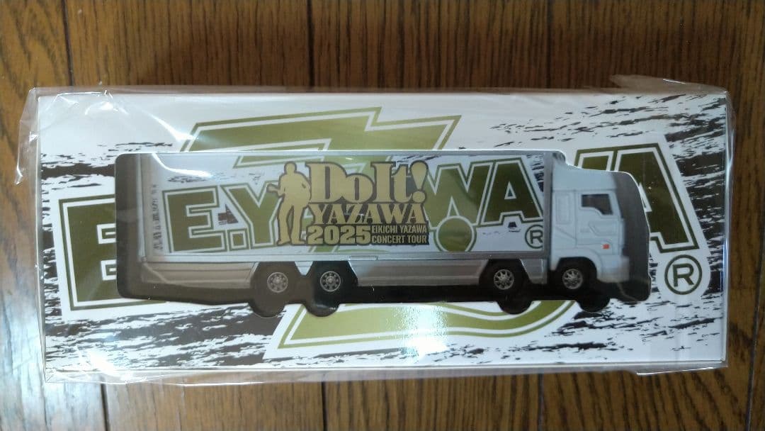 矢沢永吉(Do it!2025) スペシャルビーチタオル&トランポ型ミニカー