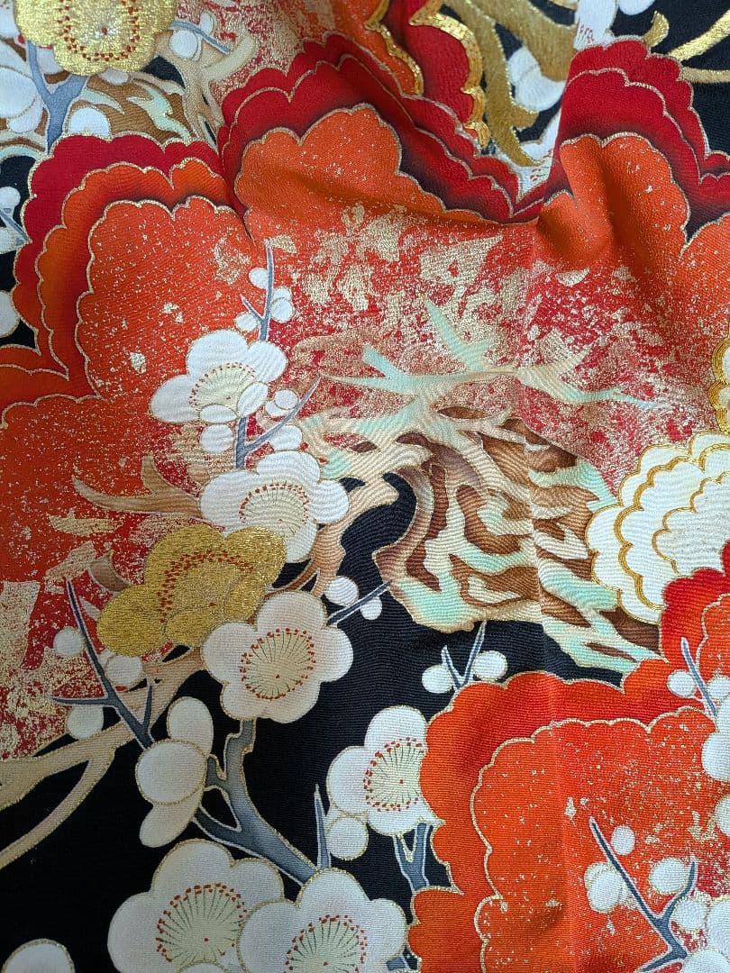 アンティーク黒引き振袖　豪快な松竹梅　＆アンティーク赤振袖長襦袢