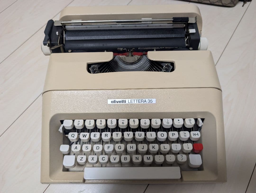 Gucci グッチ　オリベッティ　タイプライターLETTERA35