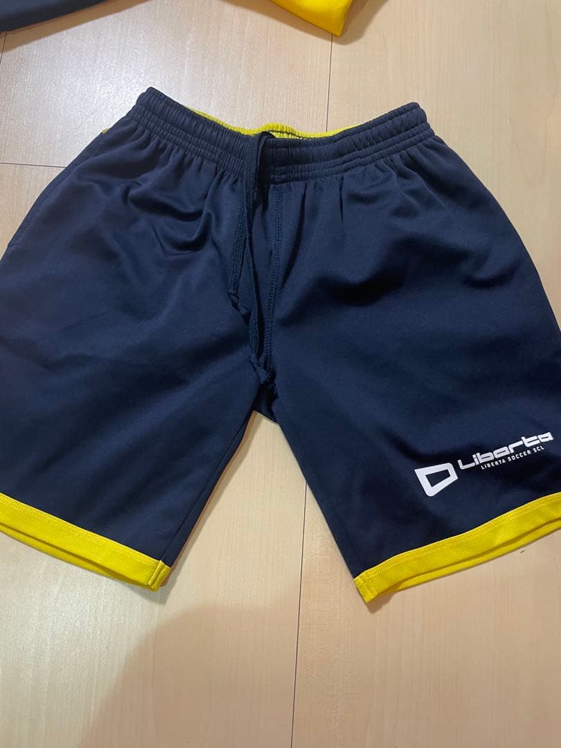 【未使用あり】リベルタサッカースクールユニフォーム4点セット160＆Sサイズ