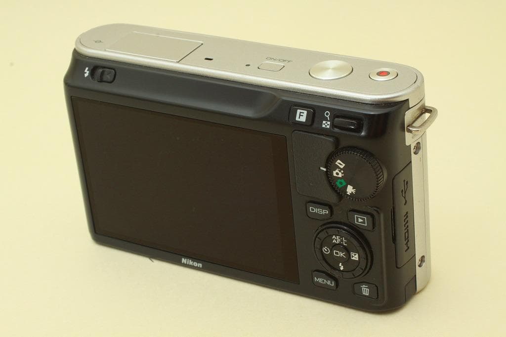 【美品】NIKON　ニコン　デジタルカメラ　1　J1　レンズ無し