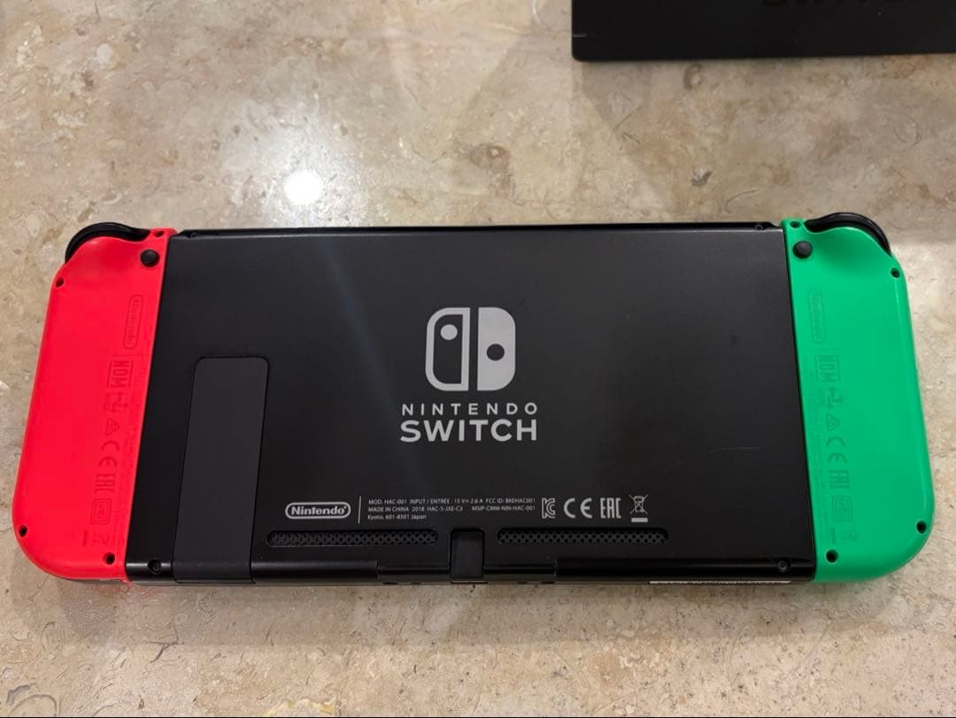 Nintendo switch本体　Joy-Con4本ケースなど付属品多数