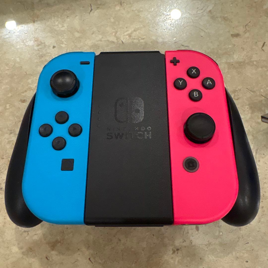 Nintendo switch本体　Joy-Con4本ケースなど付属品多数