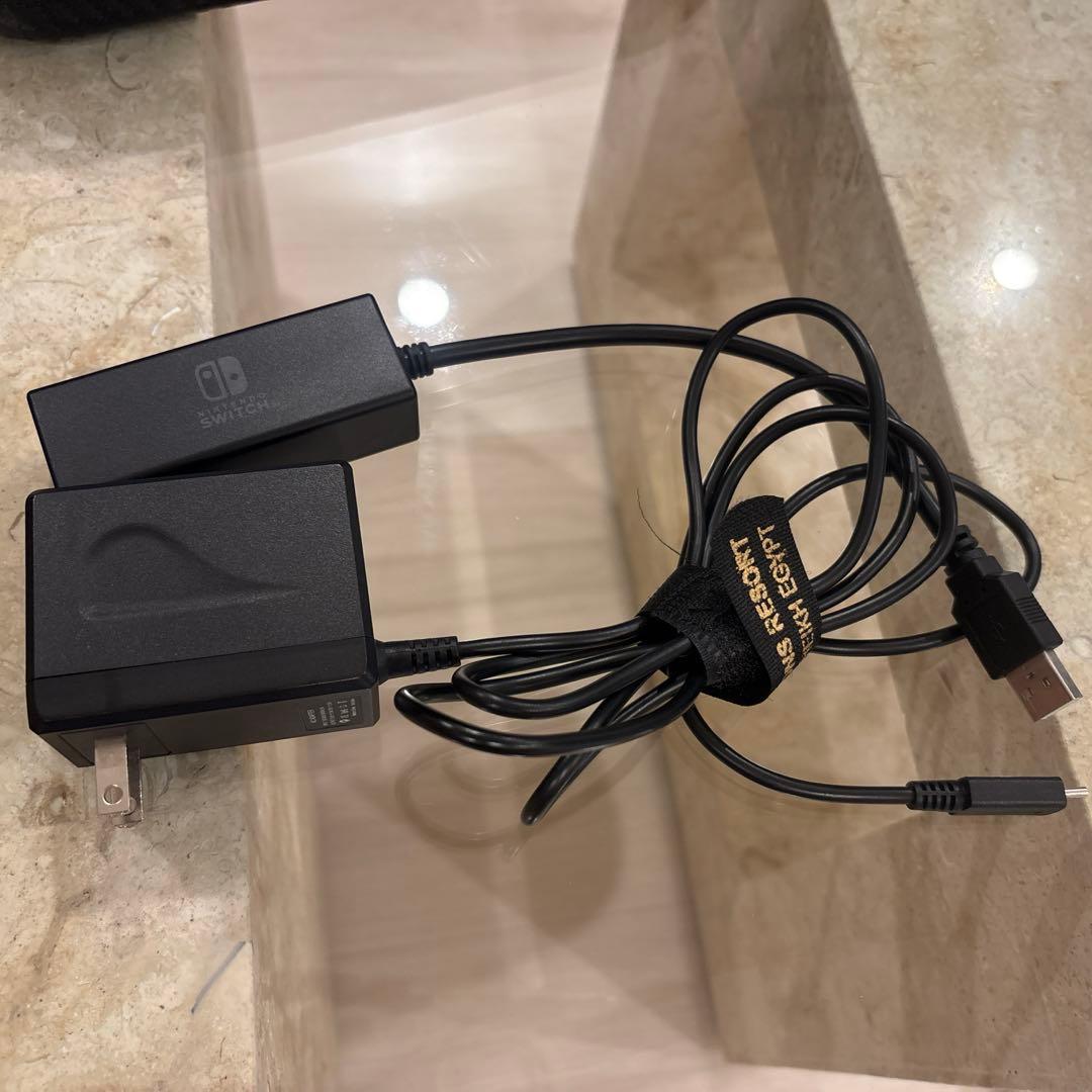 Nintendo switch本体　Joy-Con4本ケースなど付属品多数