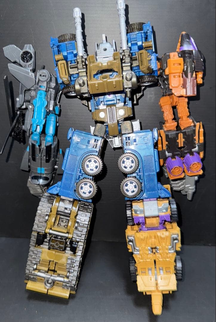 マ*ク様 トランスフォーマー ユナイトウォリアーズ ブルーティカス